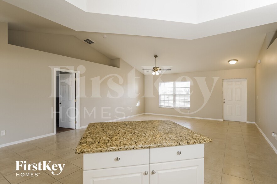 Building Photo - 1842 NW 5th Pl