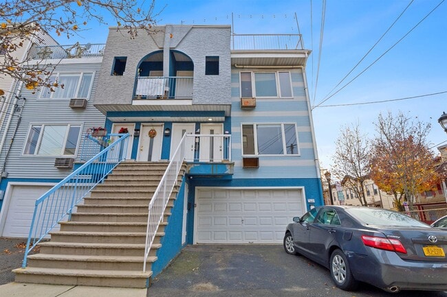 Building Photo - 431 7th St