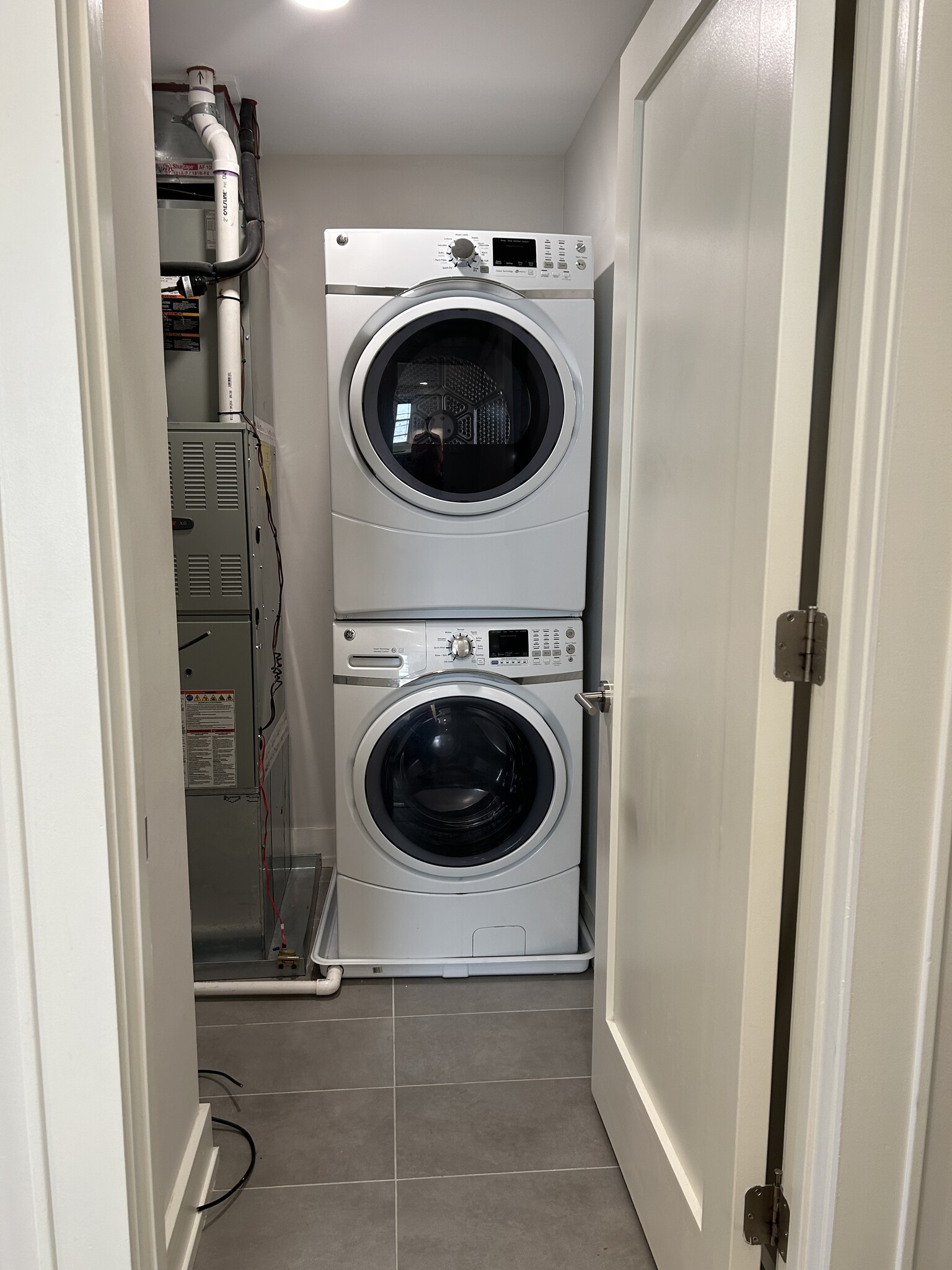 Large washer and dryer - 417 4th St SE