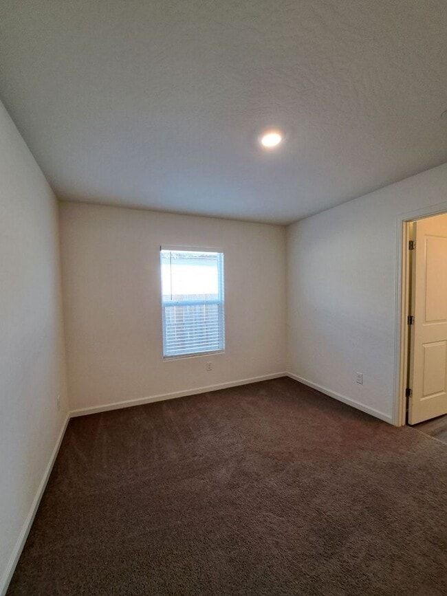 Building Photo - Beautiful 4 Bedroom Home in Madera, Ca!