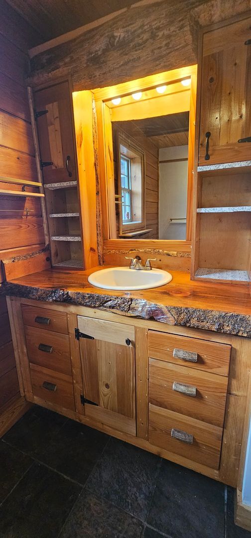 Building Photo - Private Log Cabin Home Peaceful Country Living on Acreage