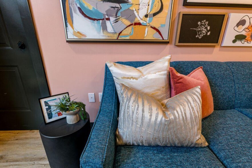 Building Photo - 611 Commerce St