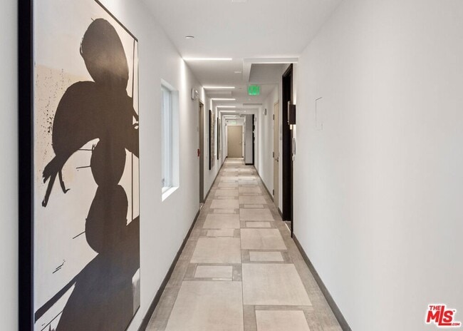 Building Photo - 2391 Roscomare Rd