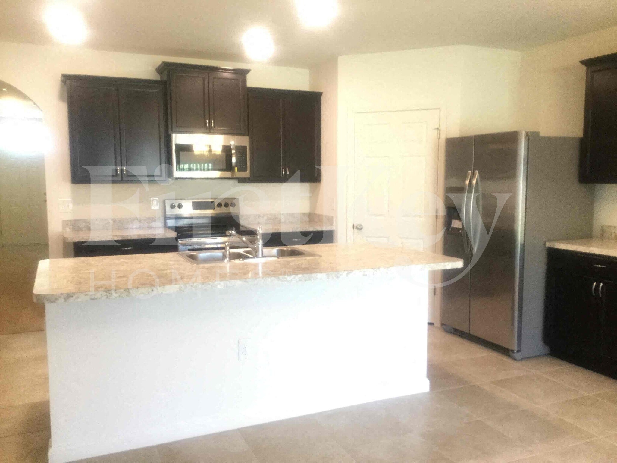 Building Photo - 407 SW Lakehurst Dr