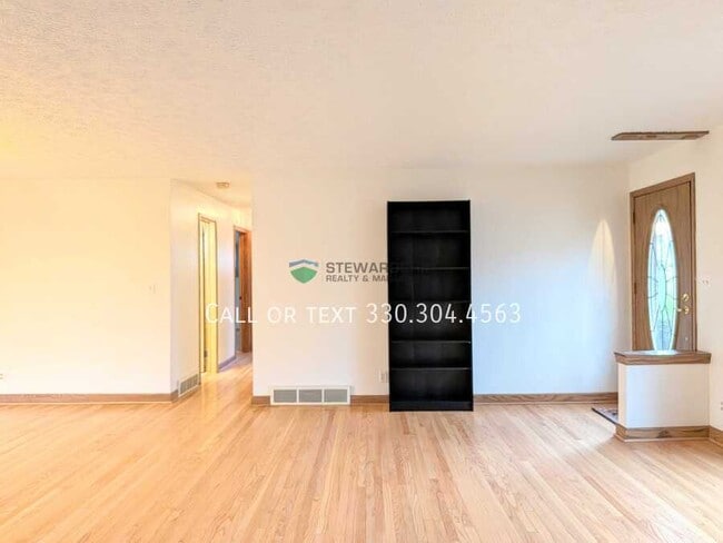 Building Photo - 2636 Orch Pk St NW