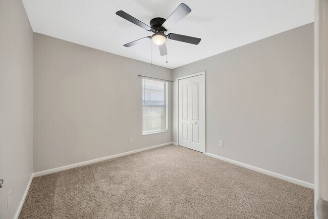 Building Photo - 10461 Hunters Haven Blvd