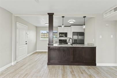 Building Photo - 3 bedrooms 1 bathroom with all tile flooring