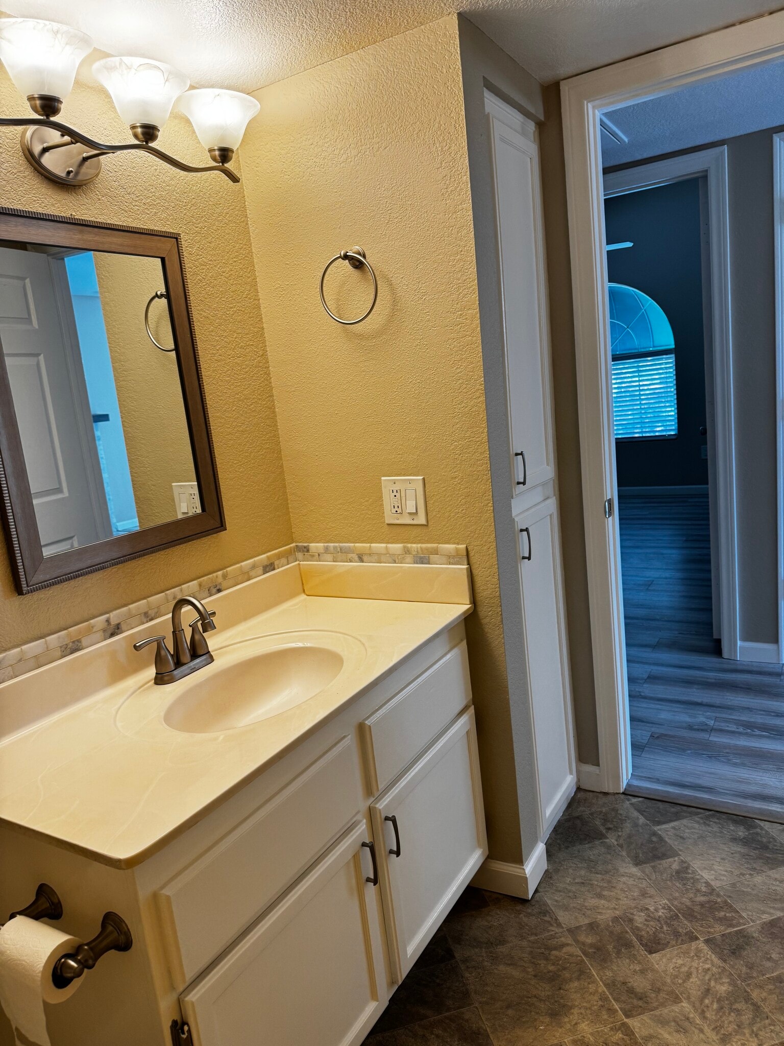2nd bathroom - 2251 Wigwam Pky