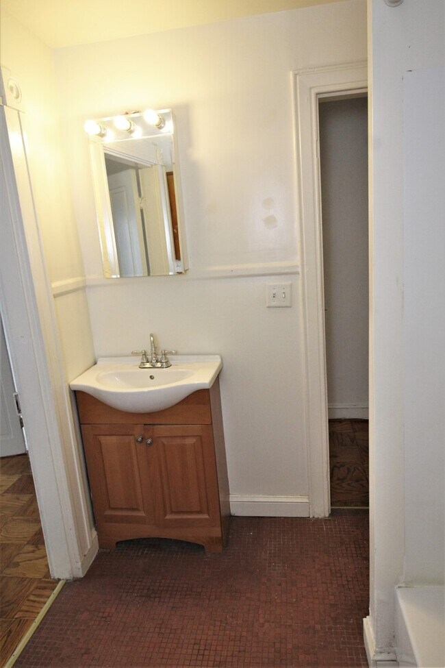 Building Photo - 1513 Bolton St