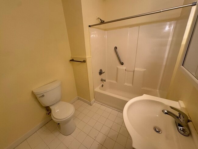 Building Photo - Description: Adorable one bedroom on secon...