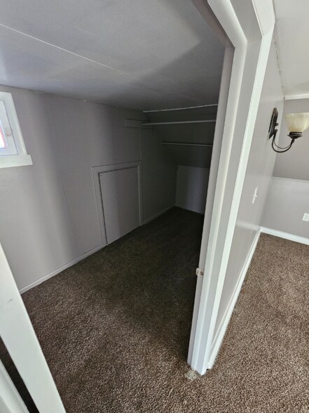 Building Photo - 731 Tulip St SW