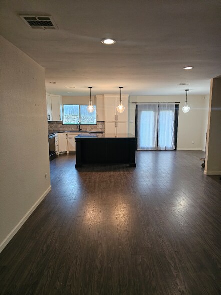 Building Photo - 7575 Hedgeoak Ct