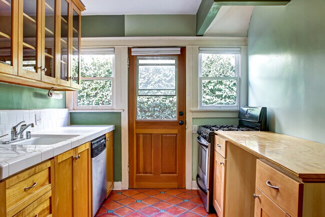 Kitchen - 801 N June St