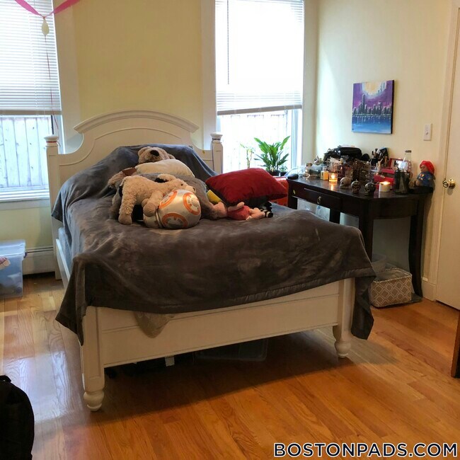 Building Photo - 35 Brookline St