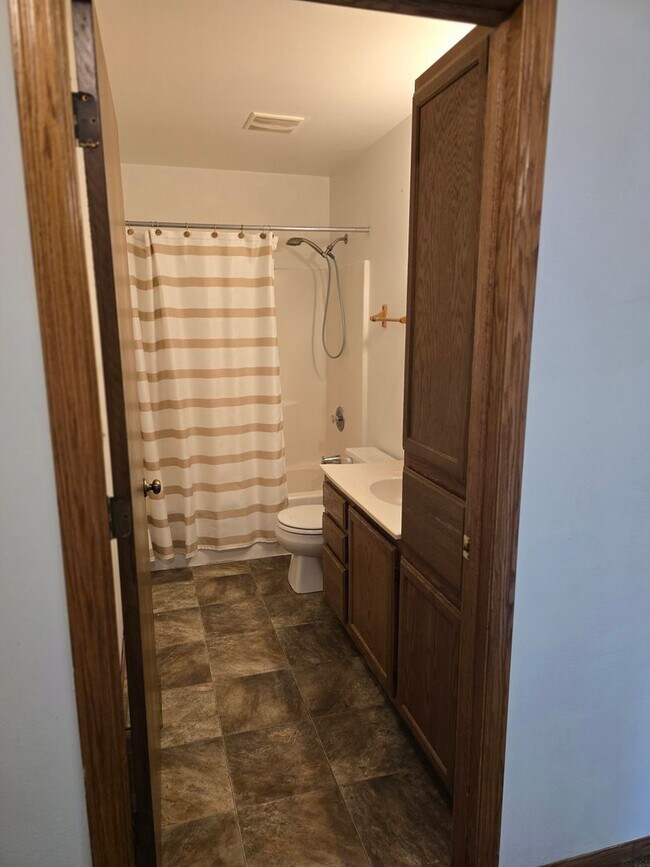 Building Photo - 1627-1629 Rustic Drive