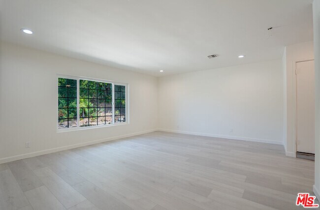 Building Photo - 17440 Fraser Pl