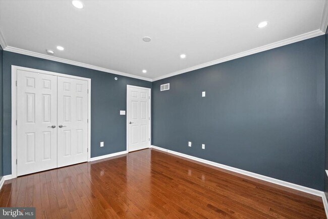 Building Photo - 10 Chasmere Dr