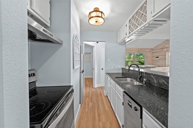 Building Photo - 1708 Ski Slope Dr