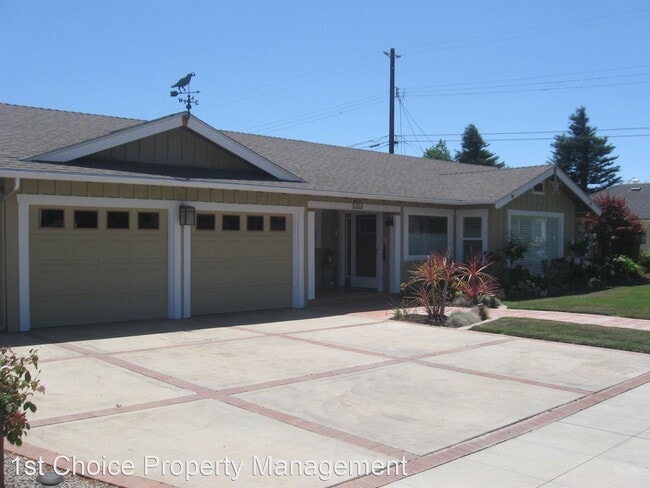 Building Photo - 3 br, 3 bath House - 312 E. Las Flores Way