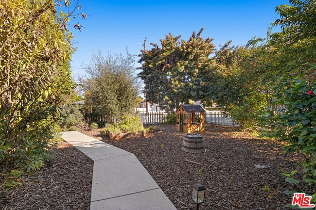 Building Photo - 12730 La Maida St