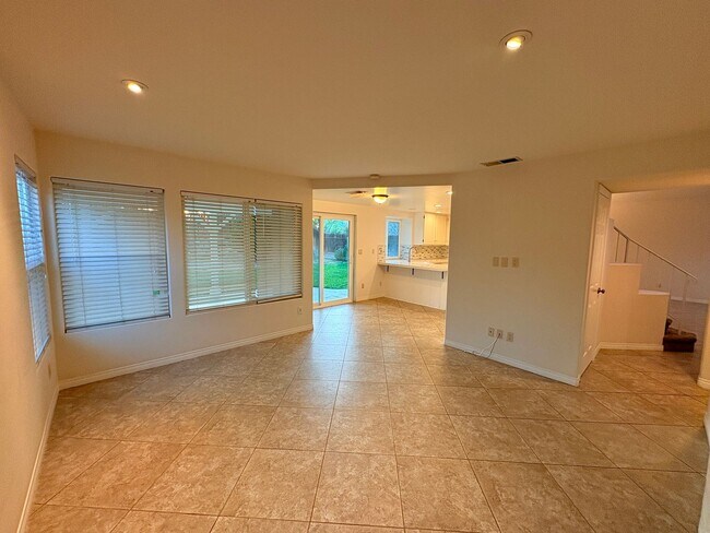 Building Photo - Beautiful Two Story Home with Large Yard - Oceanside