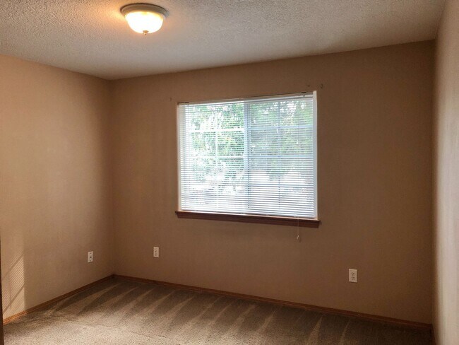 Building Photo - 270 SE Edwards Dr