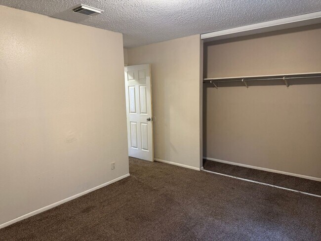 Building Photo - 8251 Sunshine Trail Dr