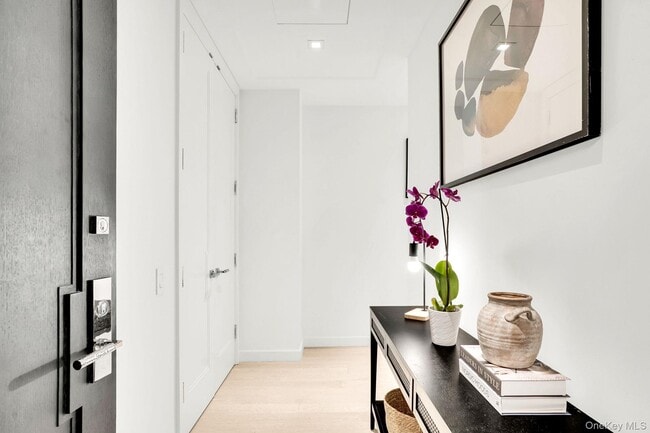 Building Photo - 138 E 50th St