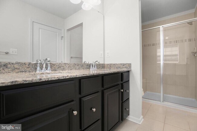 Building Photo - 8643 Rosecrans Ln