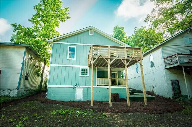 Building Photo - 1070 White Oak Ave SW