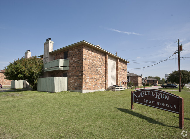 Building Photo - Bull Run Apartments