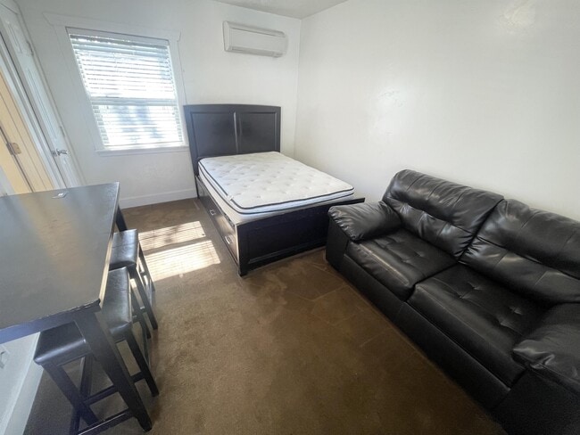 Building Photo - 1105 S State St