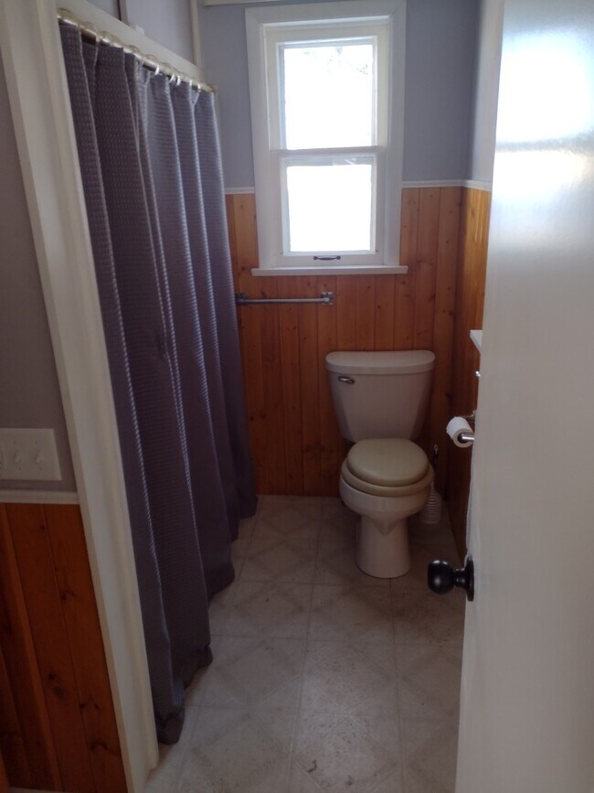 Building Photo - 1328 Wilson Dr
