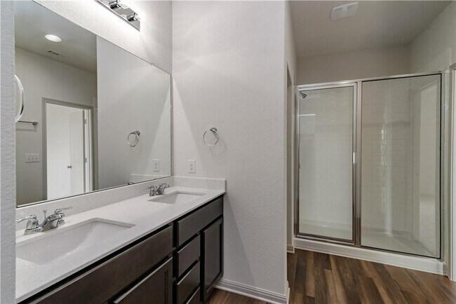 Building Photo - 132 Shiner Ln