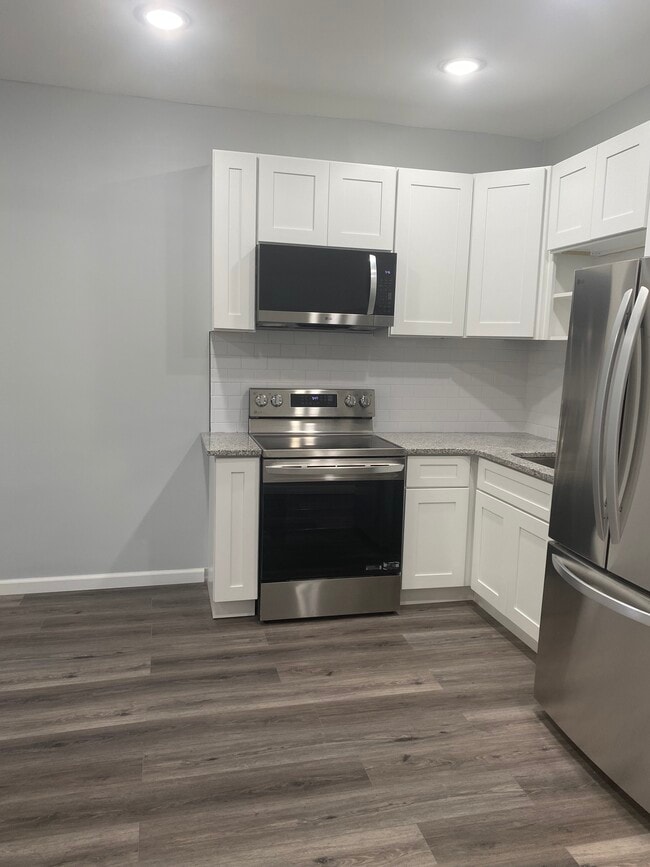 Building Photo - 6443 N Broad St