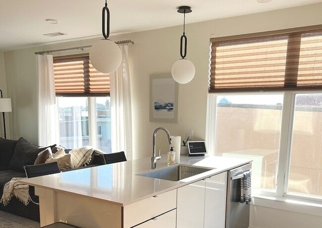 Building Photo - 250 Meridian St