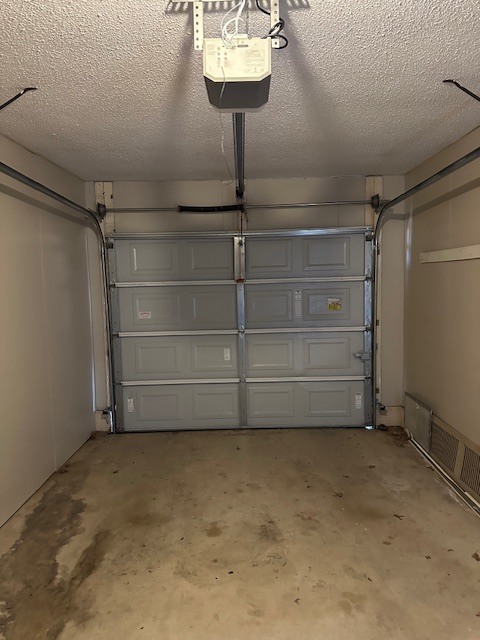 Building Photo - 2629 N Sterling Ave