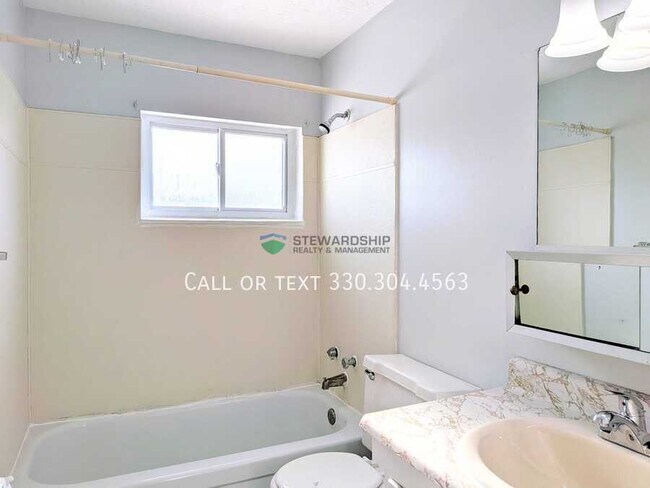 Building Photo - 1111 N Elm St