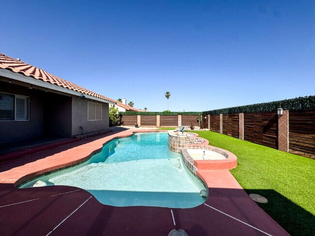 Building Photo - “Spacious 4-Bedroom, 2-Bathroom Home with Pool in Tamarack”
