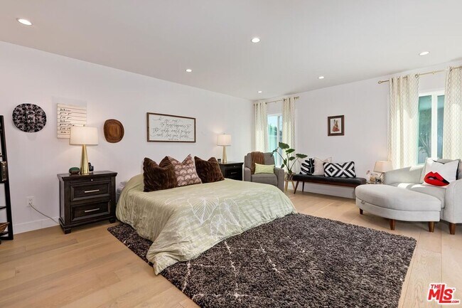 Building Photo - 6700 W 85th Pl