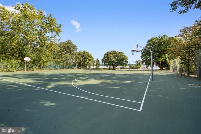 Building Photo - 5837 River Dr