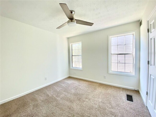 Building Photo - 640 Suwanee Lakes Cir NW