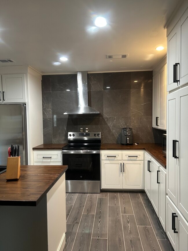 Building Photo - 2857 Farm-To-Market Rd 322