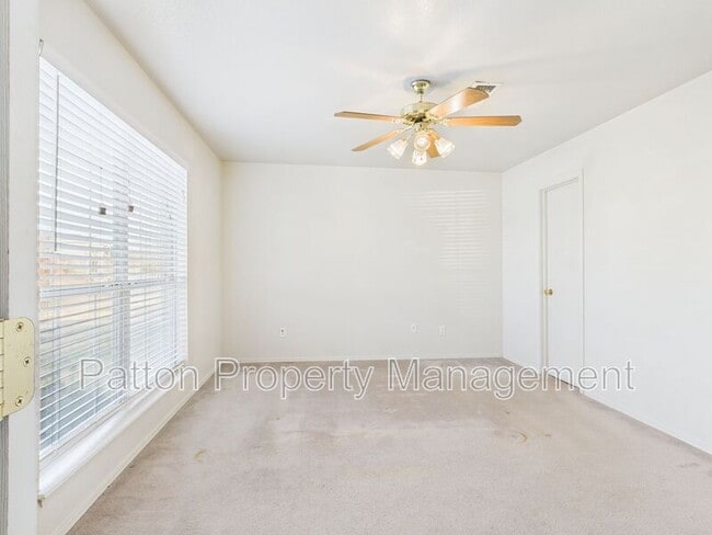 Building Photo - 1111 Pikes Peak Dr