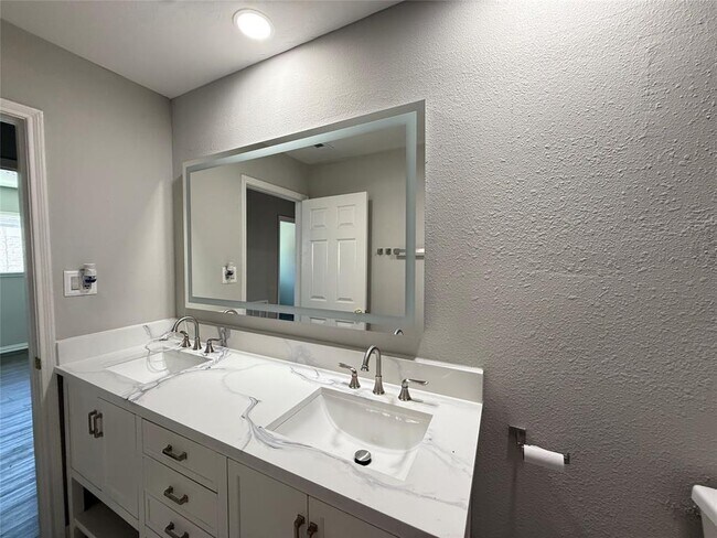 Building Photo - 4411 Yupon Ridge Dr