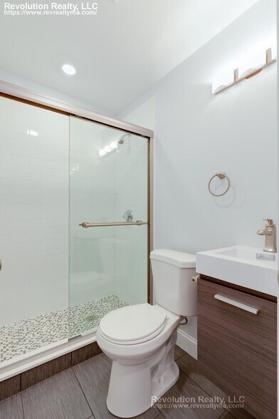 Building Photo - 15 Kenilworth St