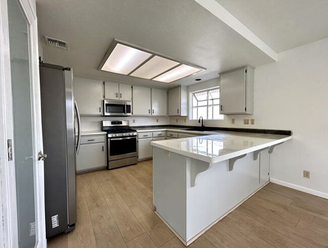 Building Photo - AVAILABLE NOW!! 3 Bedroom 2 Bathroom Home in Yucca Valley!! MOVE IN SPECIAL HALF OFF ONE MONTH'S ...