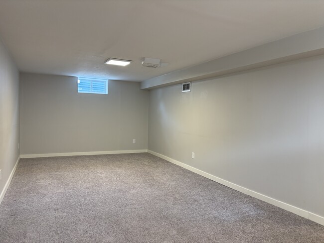 Building Photo - 157 Judd St