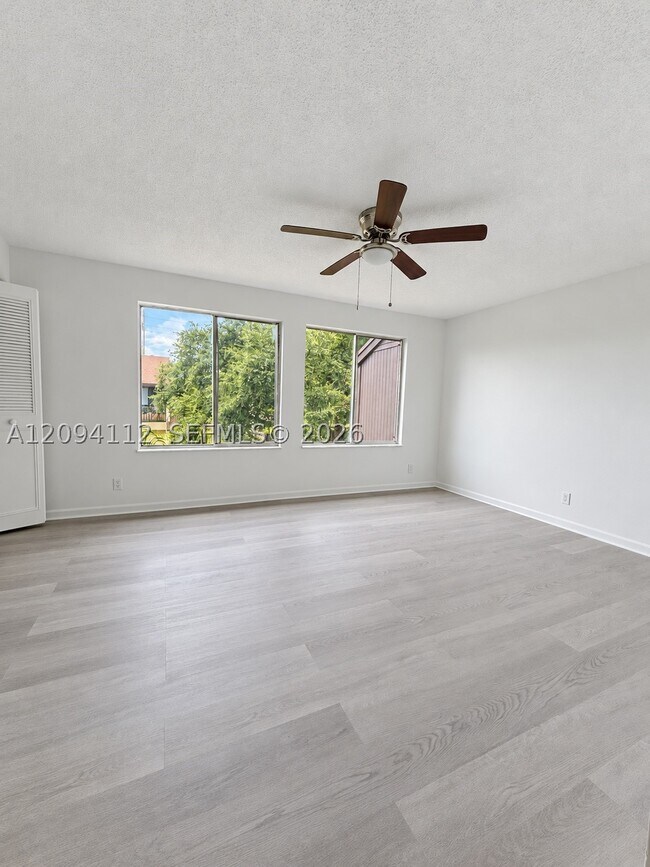 Building Photo - 5348 Bosque Ln