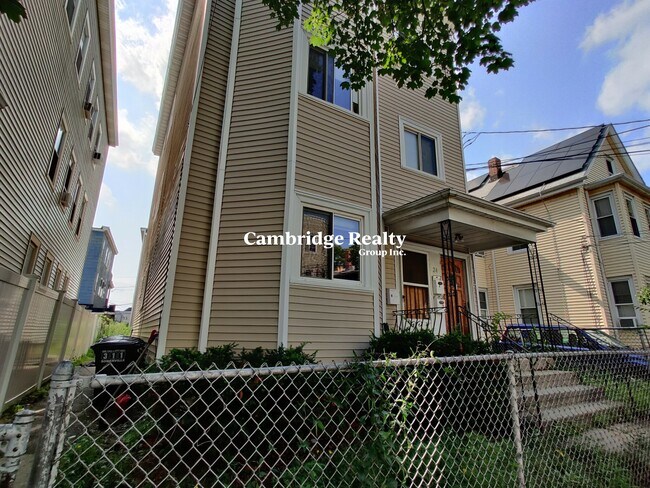 Building Photo - 24 Rossmore St